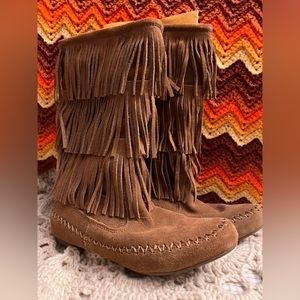 Like new moccasin boot. Size 8-1/2. Comfy and in great condition.